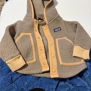 Patagonia Kids Beige Sherpa Jacket with Tan Trim size 12-18 months